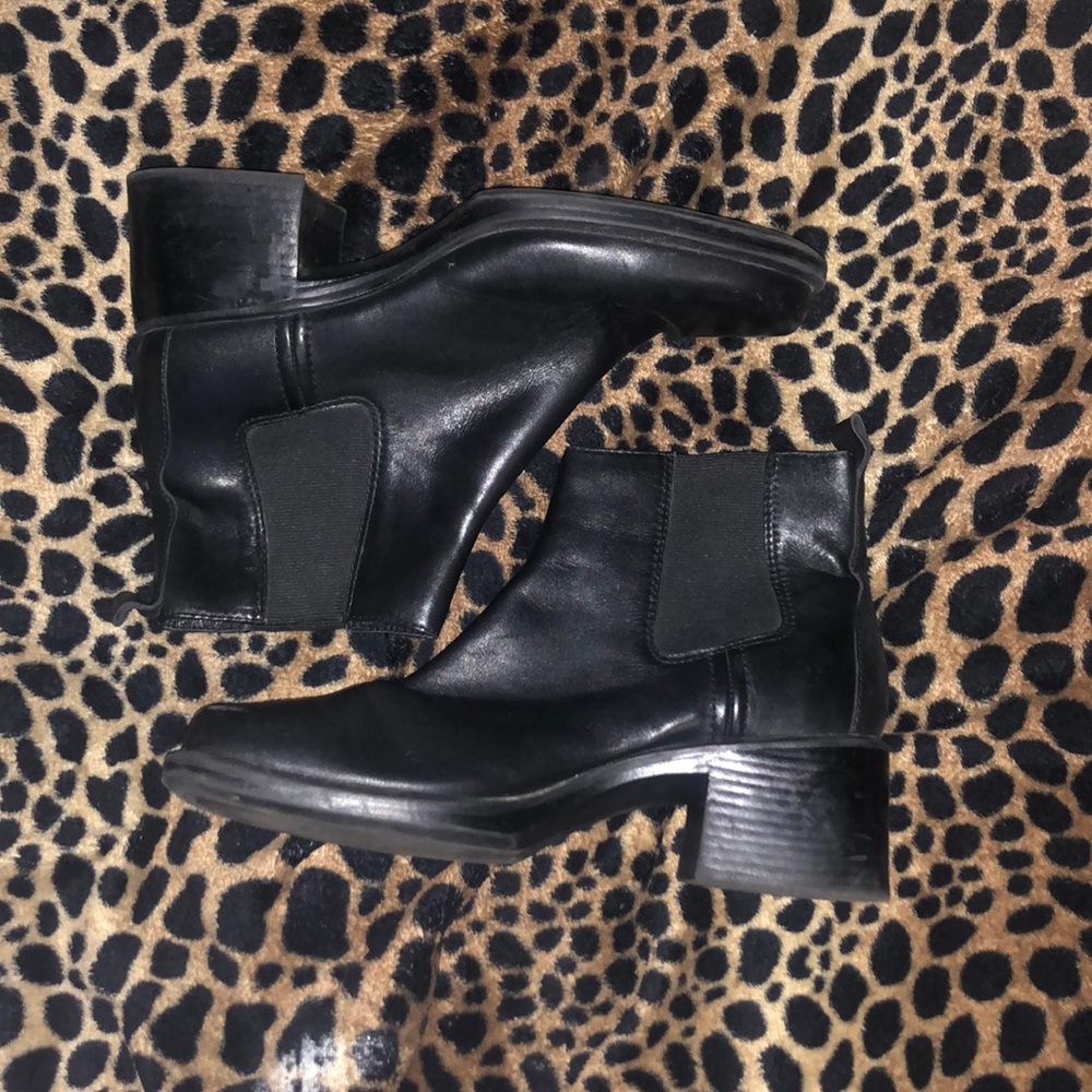 vintage leather boots (clarks)